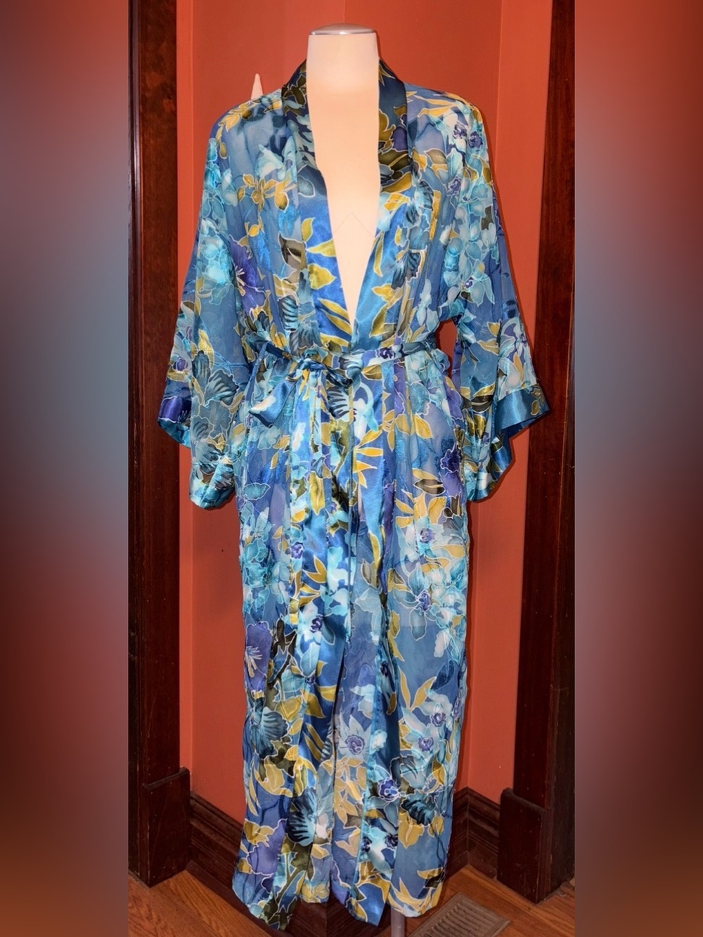 California Dynasty Vintage Blue Floral Satin Robe
